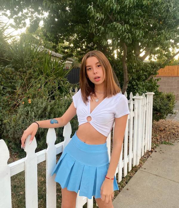30 Cute Tennis Skirt Outfits - Girl Outfits